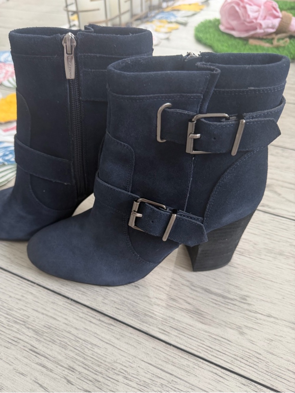 Vince Camuto Simlee Navy Suede Buckle Ankle Boots 7.5 M EUC - Picture 3 of 7